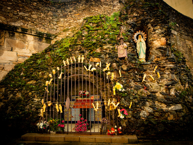 Convento de las Concepcionistas y Gruta de Lourdes 