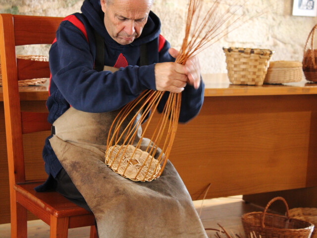 Taller de cestería de Jose Ramón Vázquez - Alfoz